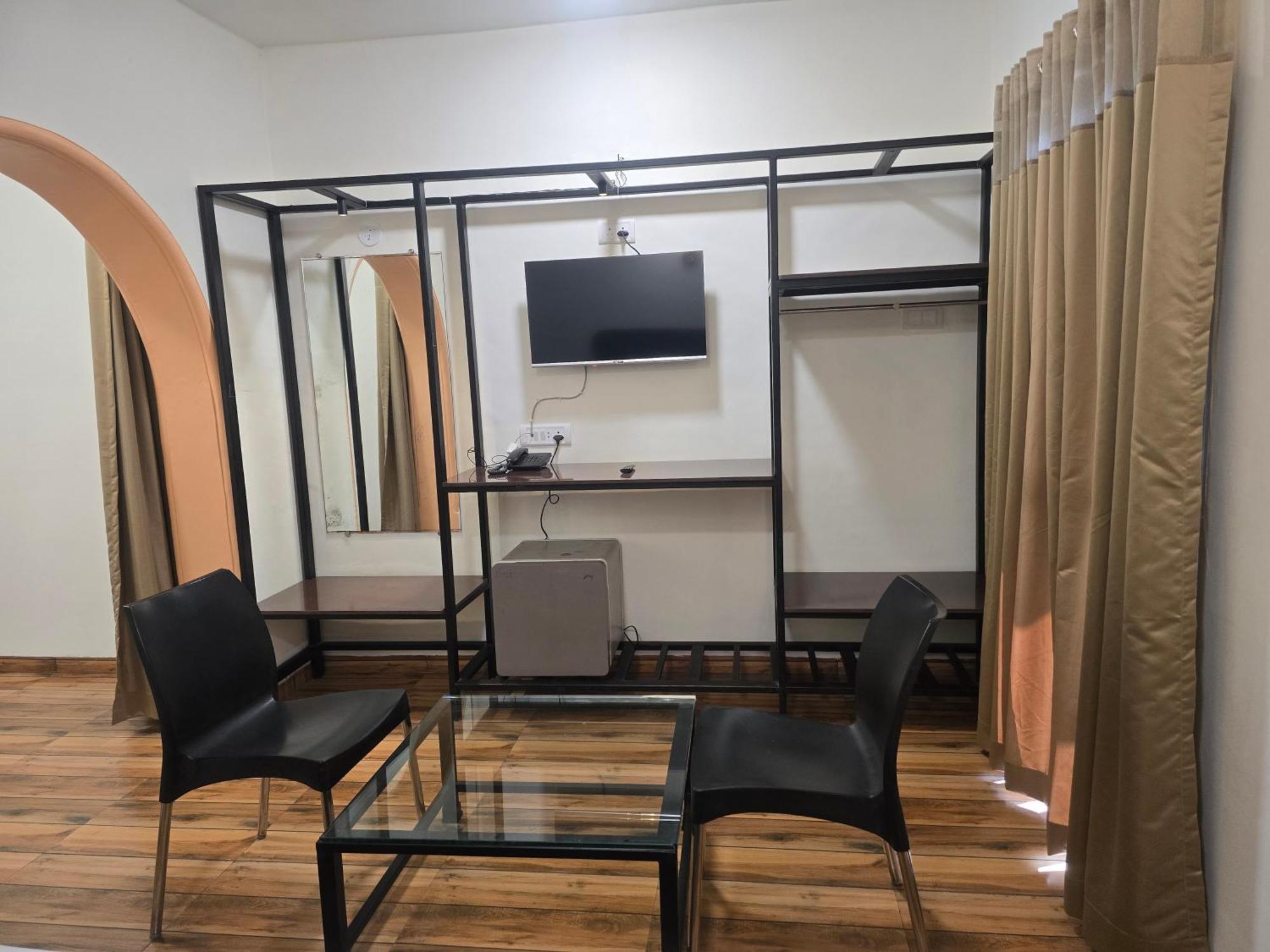 Hotel Vyankatesh & Pure Veg Restaurant Mahabaleshwar Luaran gambar