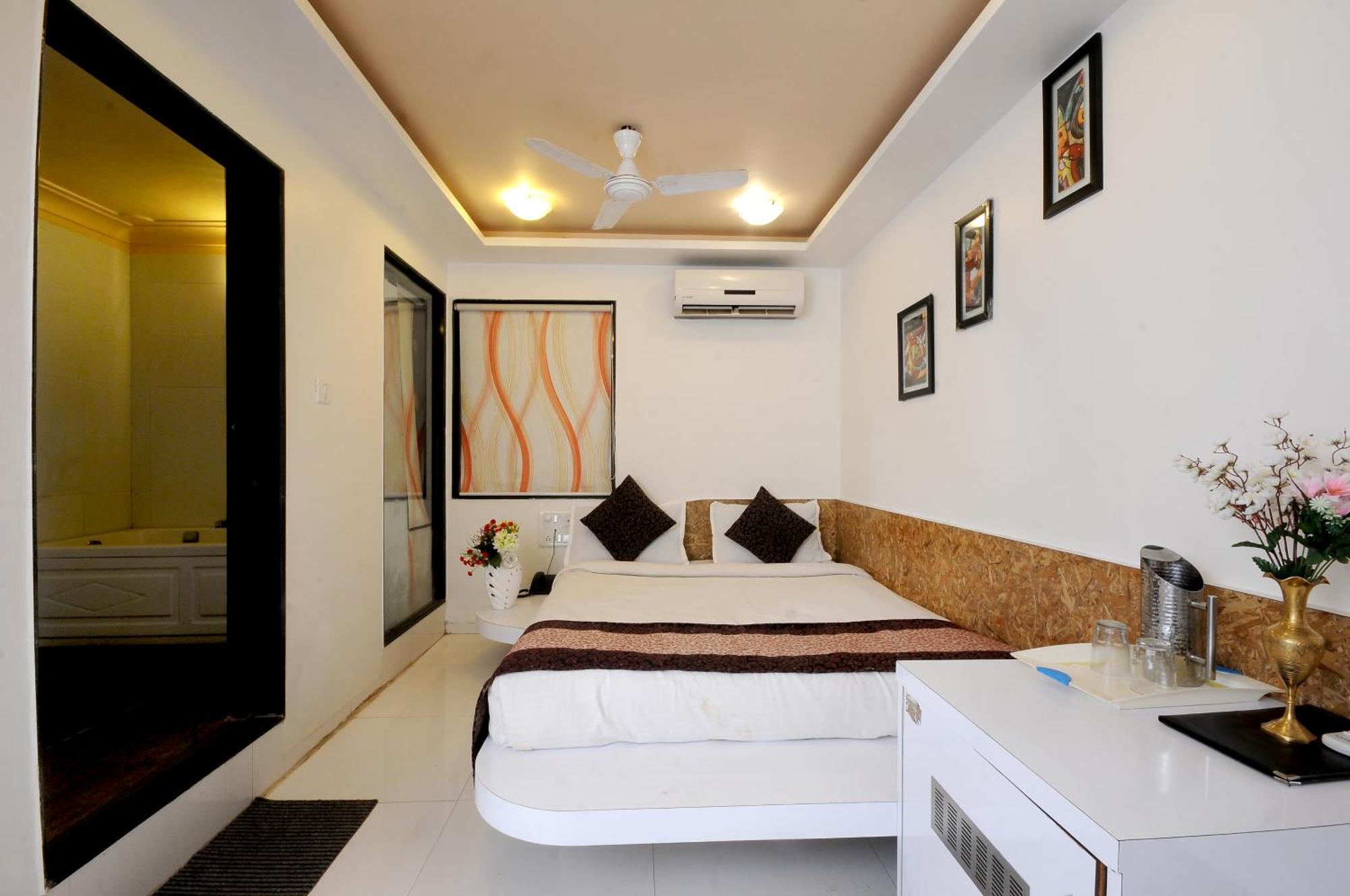 Hotel Vyankatesh & Pure Veg Restaurant Mahabaleshwar Luaran gambar