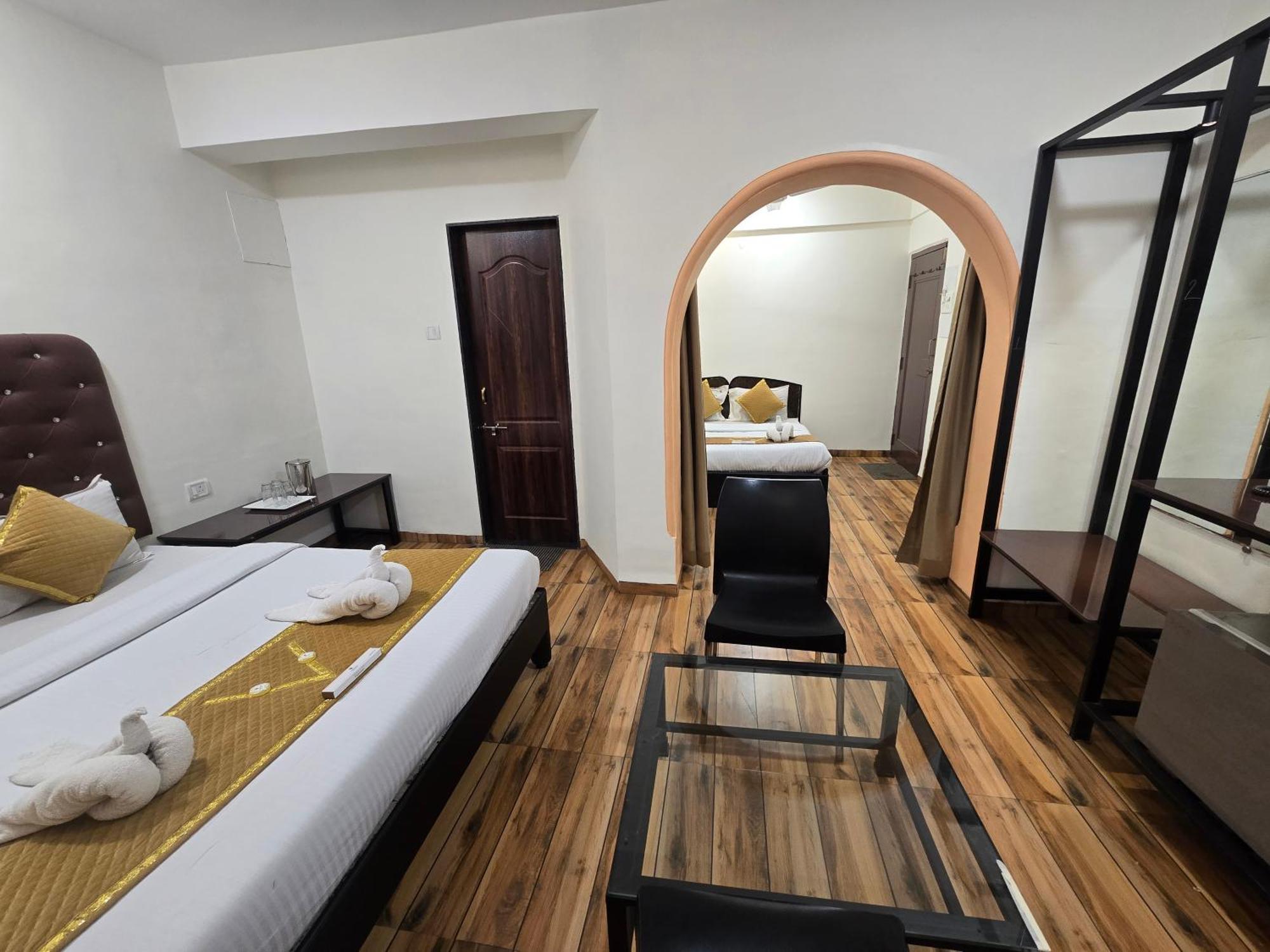 Hotel Vyankatesh & Pure Veg Restaurant Mahabaleshwar Luaran gambar