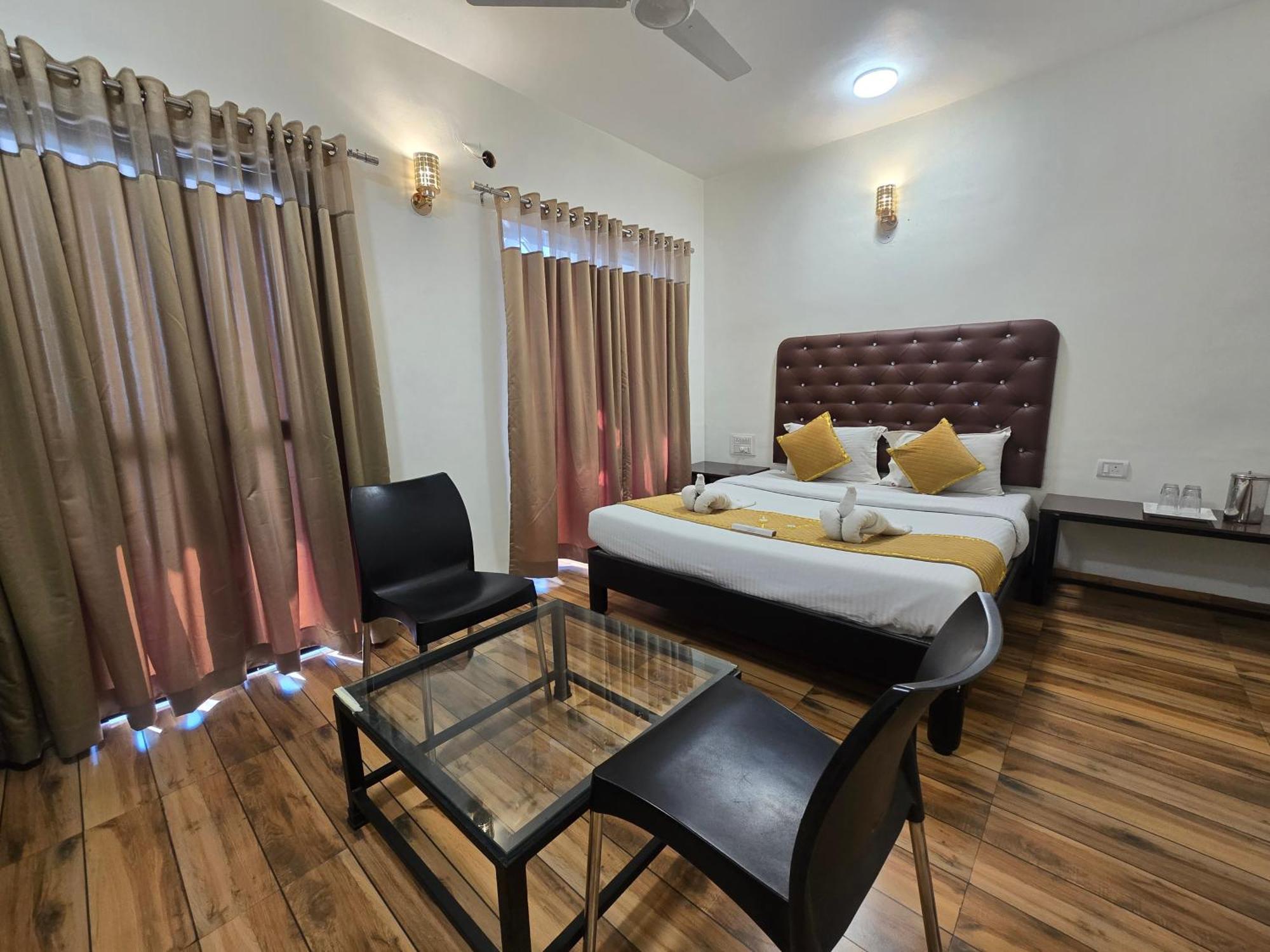 Hotel Vyankatesh & Pure Veg Restaurant Mahabaleshwar Luaran gambar