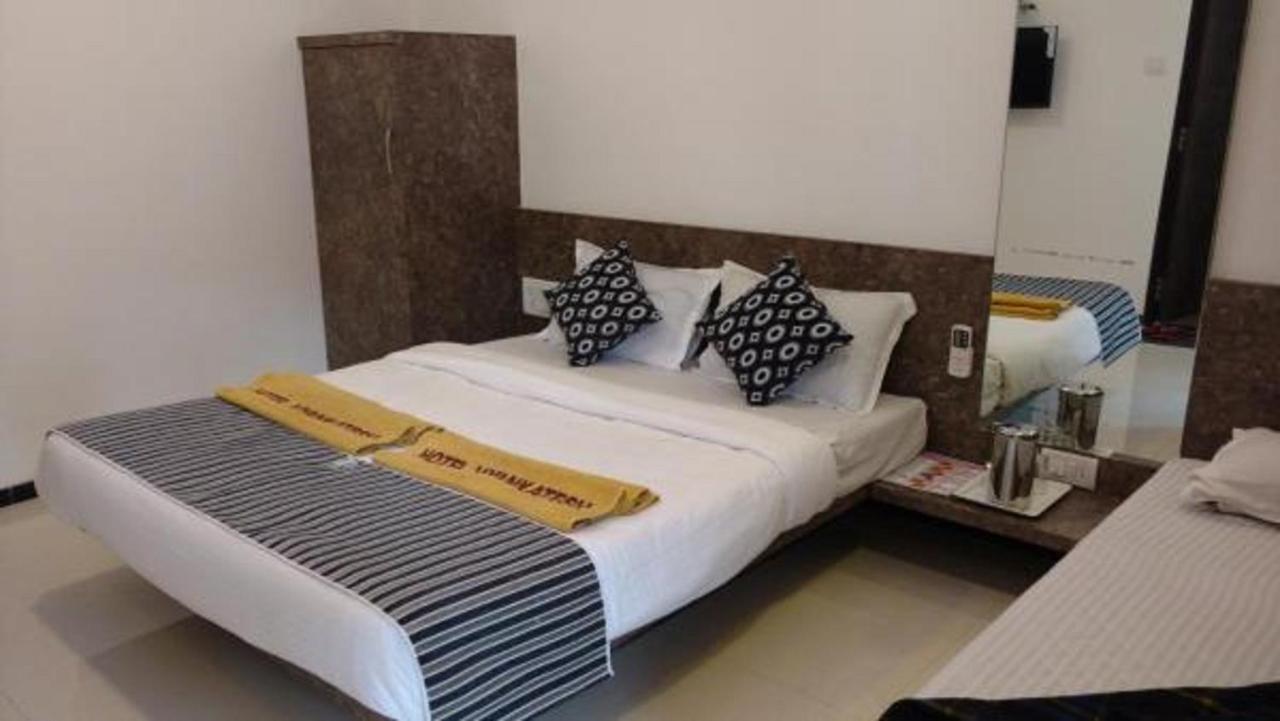 Hotel Vyankatesh & Pure Veg Restaurant Mahabaleshwar Luaran gambar